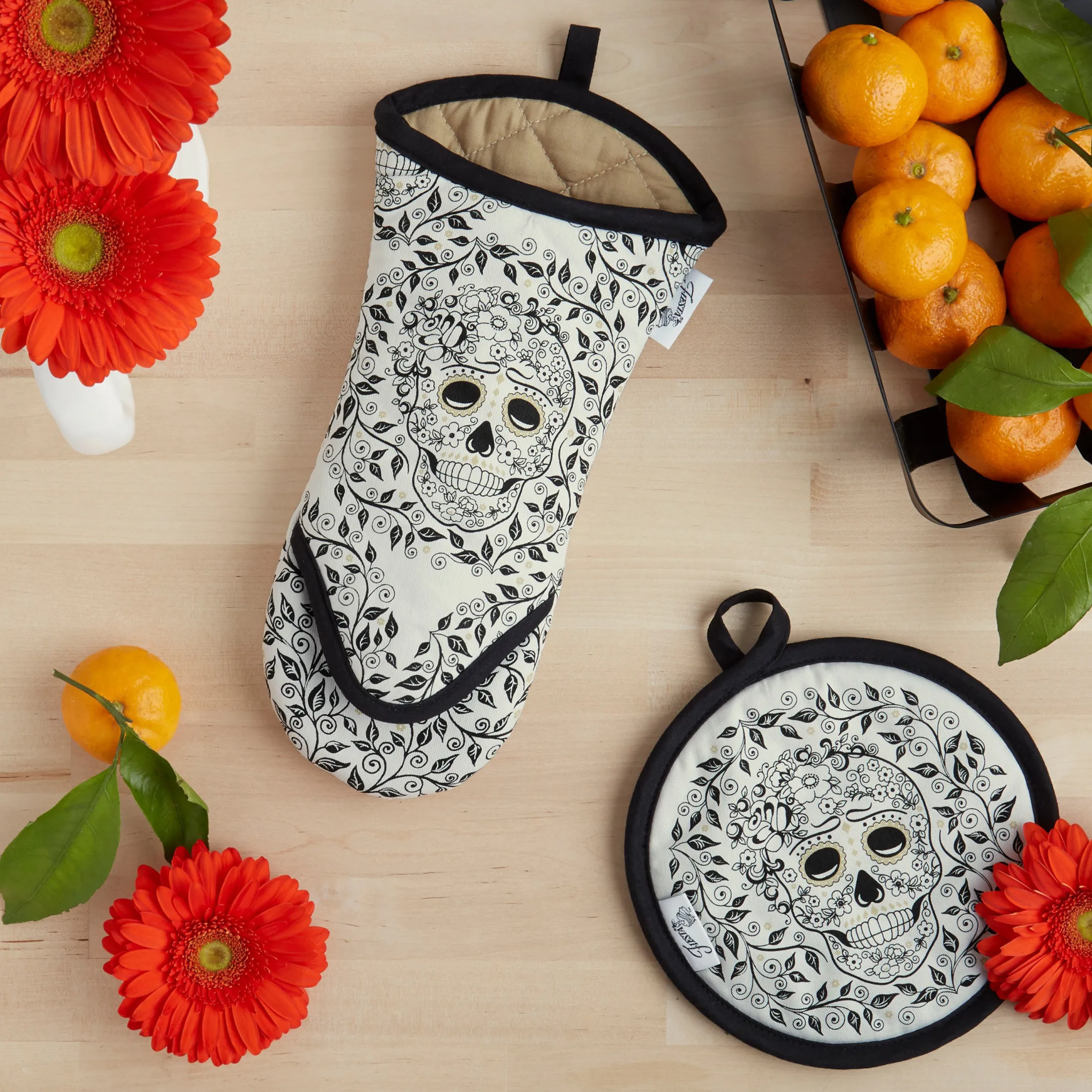 Retired Skull and Vine Oven Mitt & Pot Holder Set
